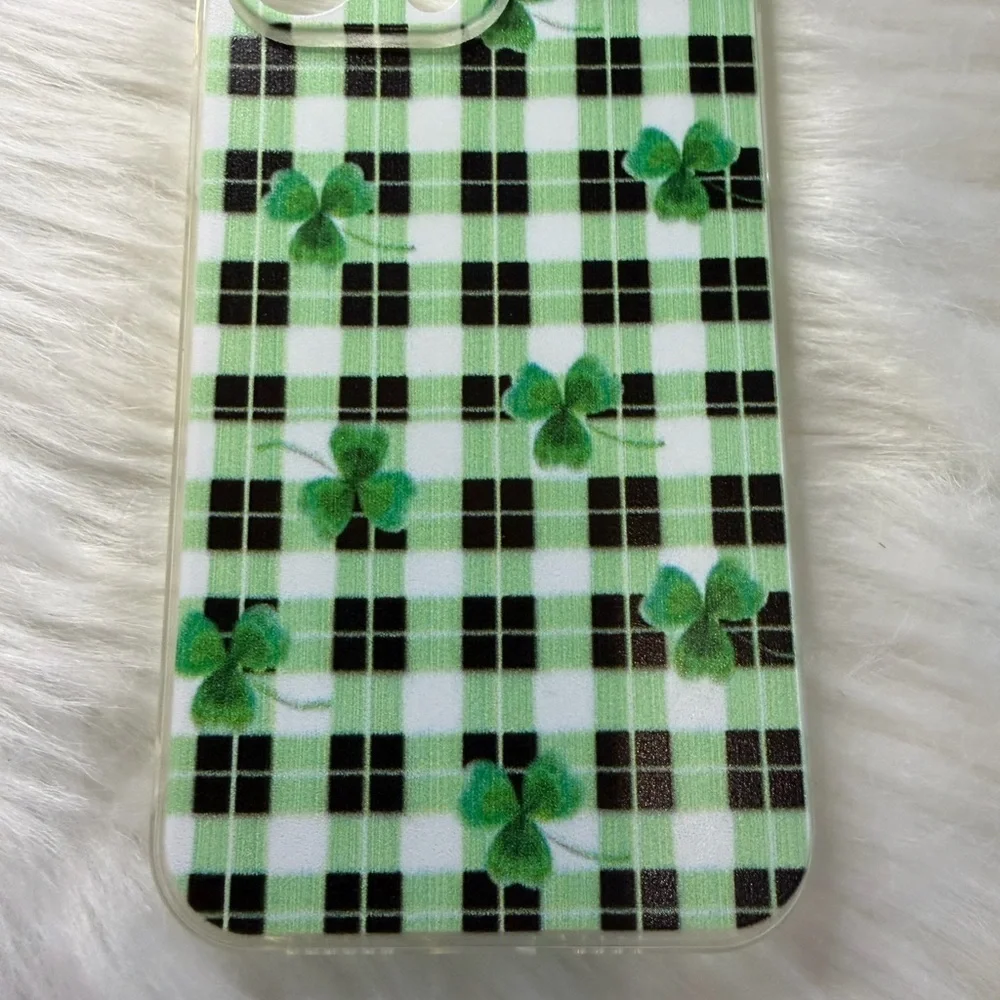 🩷5/$10 IPhone 15 max pro Green Plaid Clover Phone Case